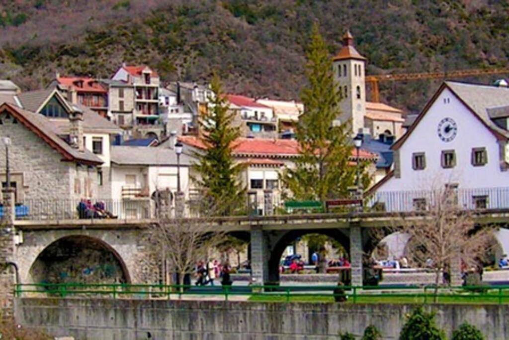 Atico En Biescas Con Piscina, Chimenea Y Garaje Lägenhet Exteriör bild
